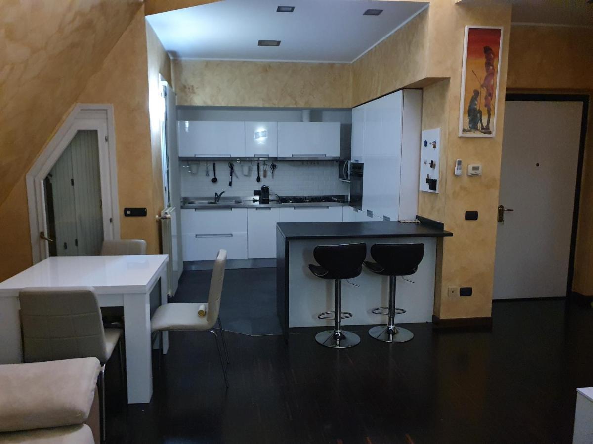 Milano Malpensa Grandi Mansarda Attico Appartement Gallarate Buitenkant foto