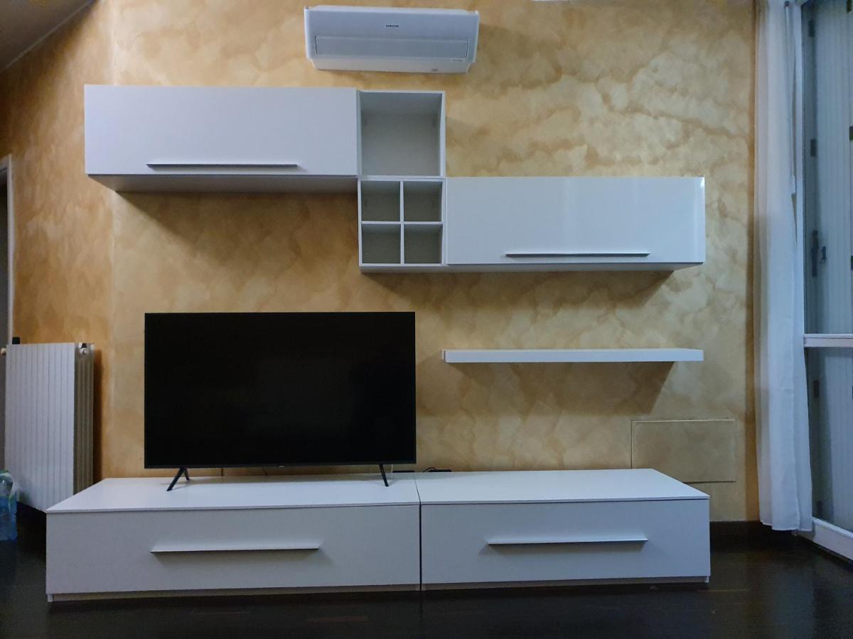 Milano Malpensa Grandi Mansarda Attico Appartement Gallarate Buitenkant foto