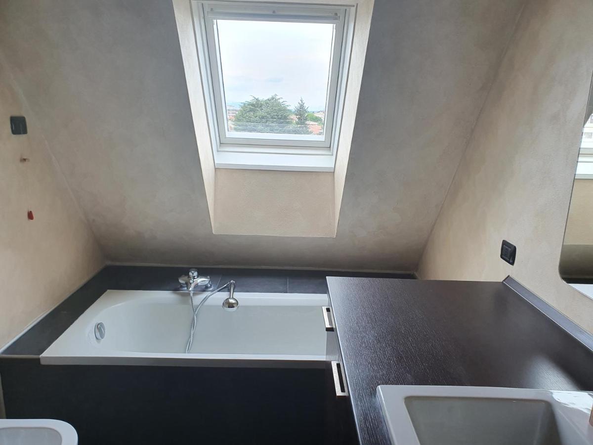 Milano Malpensa Grandi Mansarda Attico Appartement Gallarate Buitenkant foto